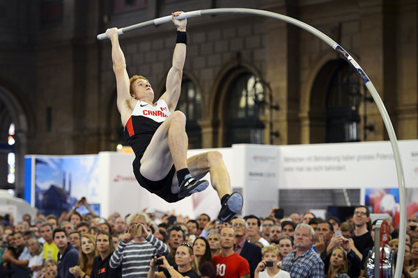 Canadian pole vaulter Shawn Barber (AFP / Getty Images)