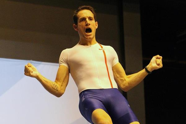 Renaud Lavillenie at the 2016 All Star Perche meeting in Clermont Ferrand (Jean-Pierre Durand)