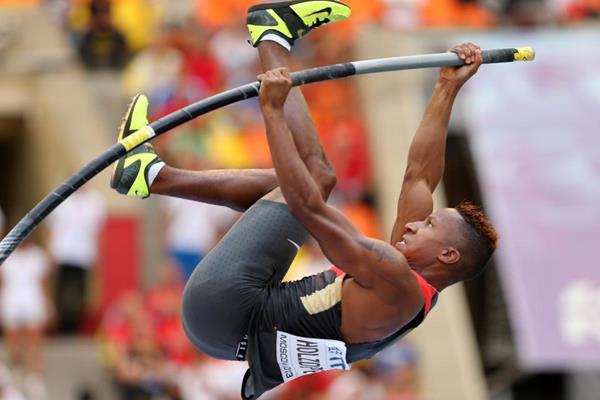 Raphael Holzdeppe in the men's pole vault at the IAAF World Championships, Moscow 2013 (Getty Images)
