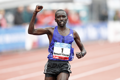 Bernard Kipyego wins the Amsterdam Marathon (AFP / Getty Images)