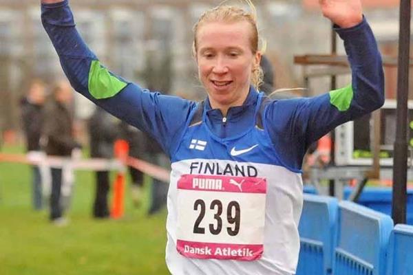 Annemari Sandell-Hyvärinen takes the 2008 Nordic Cross Country title (Hasse Sjögren)