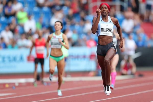 Shaunae Mille-Uibo en route to a 300m world best in Ostrava (Organisers)