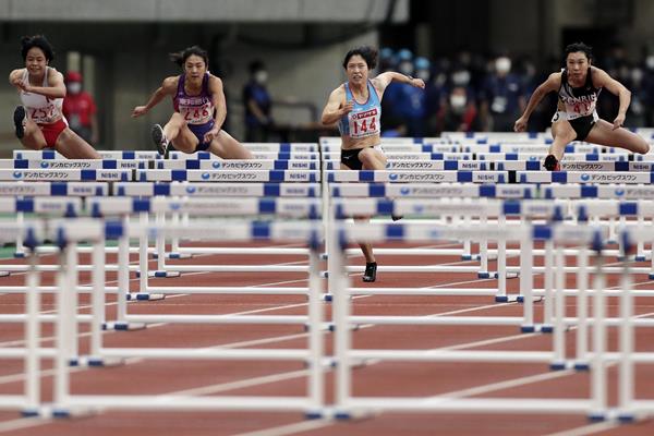 Masumi Aoki (144) on her way to winning the 100m hurdles at the Japanese Championships (Getty Images)
