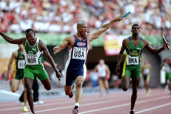 Maurice Greene anchors the USA to victory in the 4x100m at the 1999 IAAF World Championships in Seville (Getty Images)