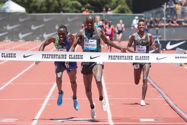 Joshua Cheptegei wins the two-mile race at the IAAF Diamond League meeting in Stanford (Victah Sailer)