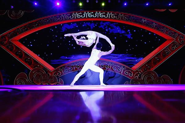 Acrobats perform at the Opening Ceremony and Dinner for the 50th IAAF Congress at the Great Hall of the People in Beijing (Getty Images)