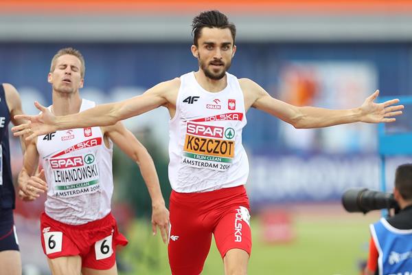 Adam Kszczot winning the European 800m title in Amsterdam (Getty Images)