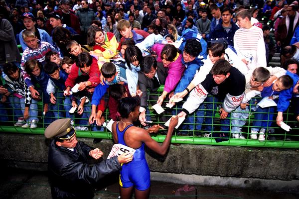 Carla Sacramento signing autographs at the 1996 Sarajevo Solidarity meeting (Mark Shearman)