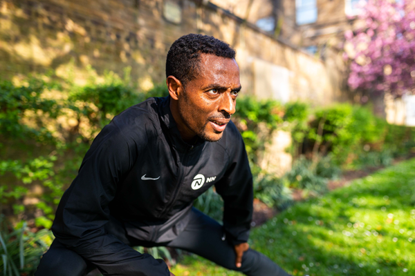 Kenenisa Bekele prepares for the 2018 London Marathon (Dan Vernon / NN Running Team)