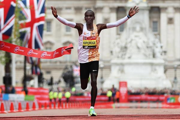 Eliud Kipchoge wins the London Marathon (Getty Images)