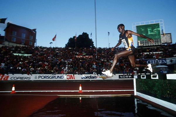 Moses Kiptanui in action in Oslo in 1993 (Getty Images)