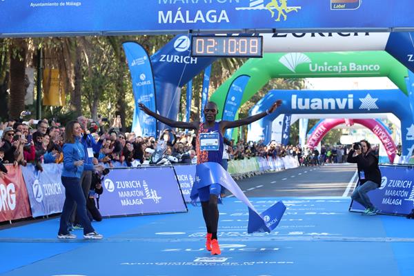Martin Cheruiyot breaks the race record at the Malaga Marathon (Organisers)