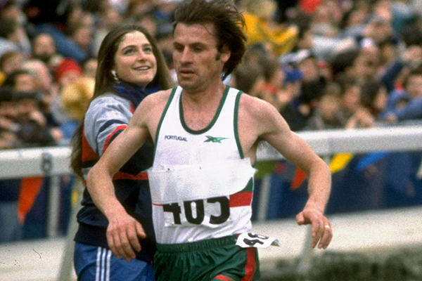 Carlos Lopes wins the senior men's race at the 1984 IAAF World Cross Country Championships in East Rutherford (Getty Images)