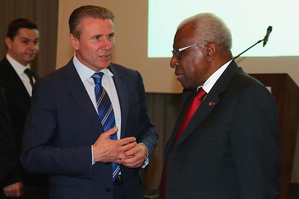 Sergey Bubka and IAAF President Lamine Diack (Getty Images)