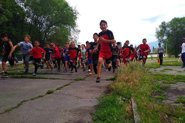 A Kids Mile Run in Kyrgyzstan (Organisers)