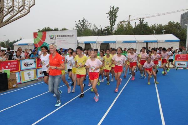 Kajsa Bergqvist at Kids' Athletics event in Nanjing (IAAF)