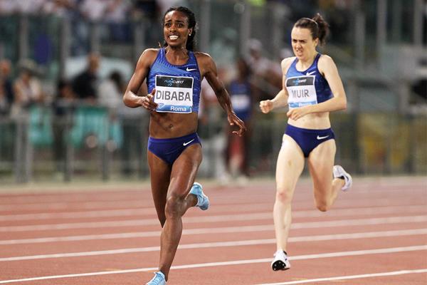 Genzebe Dibaba leads Laura Muir in the 1500m at the IAAF Diamond League meeting in Rome (Jean-Pierre Durand)