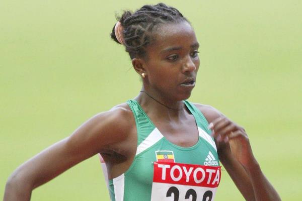 Tirunesh Dibaba en route to the 2003 world 5000m title (Getty Images)