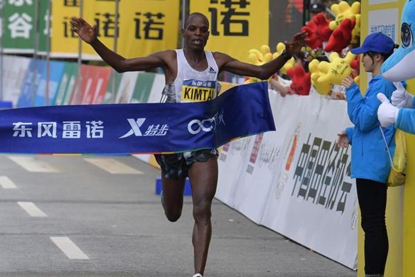 Andrew Ben Kimutai winning the Wuhan Marathon (Organisers)