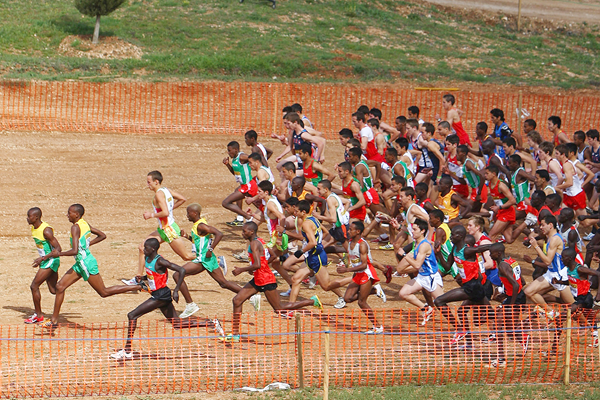 Junior cross-country runners in action (Getty Images)