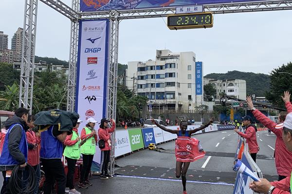 Naomi Jepkogei Maiyo takes the New Taipei City marathon title (Wan-Ting Mao (organisers))
