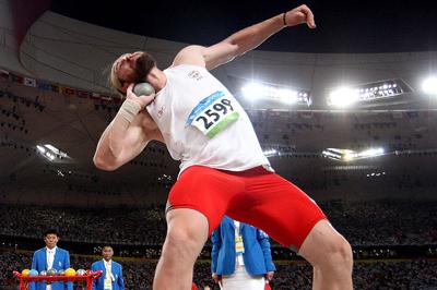 Tomasz Majewski unleashes a 21.51m winning throw (Getty Images)