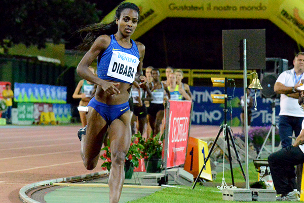 Genzebe Dibaba on her way to winning the mile in Rovereto (Organisers / Valeria Biasioni)