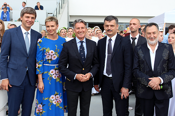 Belarusian Athletics Federation President Vadim Devyatovskiy, 2004 Olympic 100m champion Yulia Nestsiarenka, IAAF President Sebastian Coe, Minister of Sport and Tourism of the Republic of Belarus Sergey Kovalchuk and singer Leanid Yarmolenka in Minsk (Vladimir Nesterovich)