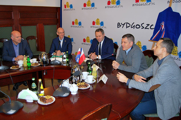 The unveiling of the logo for the IAAF World U20 Championships Bydgoszcz 2016 (PZLA)