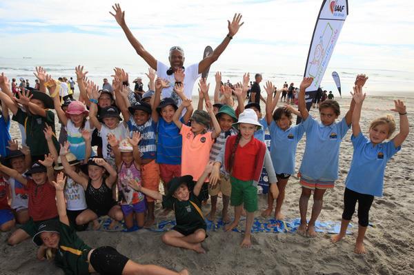 Mike Powell at the IAAF / Nestle Kids' Athletics event in Mt Maunganui, New Zealand (Athletics New Zealand)