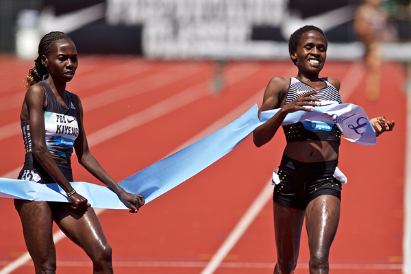Ruth Jebet wins the 3000m steeplechase from Hyvin Kiyeng at the IAAF Diamond League meeting in Eugene (Getty Images)