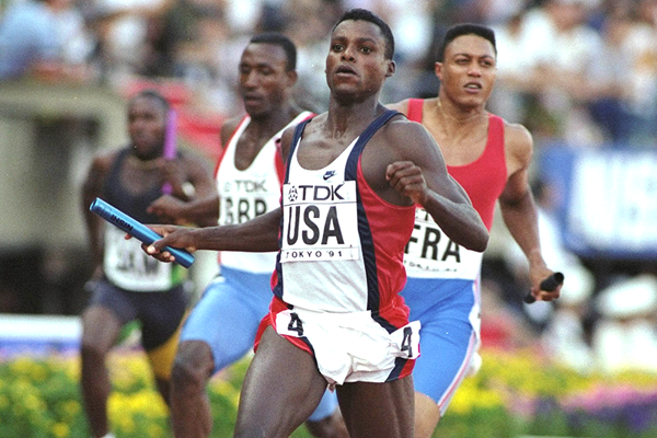 Carl Lewis in the 4x100m at the 1991 IAAF World Championships in Tokyo (Getty Images)
