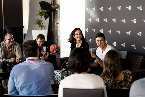 Thiago Braz speaks to the press ahead of the IAAF Athletics Awards 2016 (Philippe Fitte / IAAF)