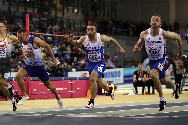 Jan Volko (r) takes the European indoor 60m title in Glasgow (Getty Images)