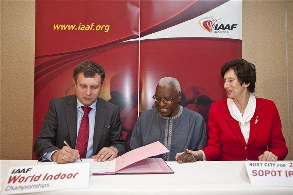 Signing ceremony for the 2014 World Indoor Championships to be hosted by Sopot, Poland: , IAAF President Lamine Diack, and IAAF Council Member Irena Szewinska (Philippe Fitte)