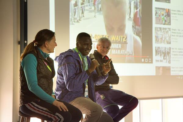 Former world cross country champions Lynn Jennings, Paul Tergat and John Treacy during a presentation for primary school students from the Aby Skole school in Aarhus, Denmark (Bob Ramsak)