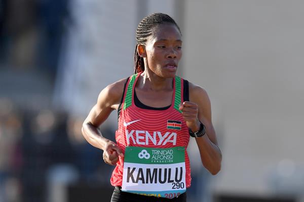 Pauline Kamulu en route to her third-place finish in Valencia (Jiro Mochizuki)