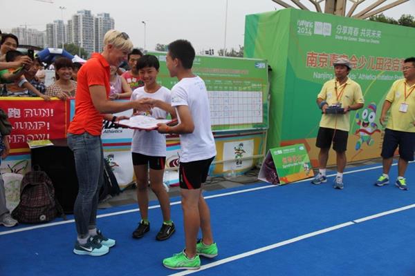 Kajsa Bergqvist at Kids' Athletics event in Nanjing (IAAF)
