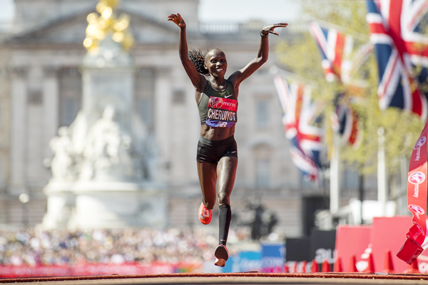 Vivian Cheruiyot wins the London Marathon (Getty Images)
