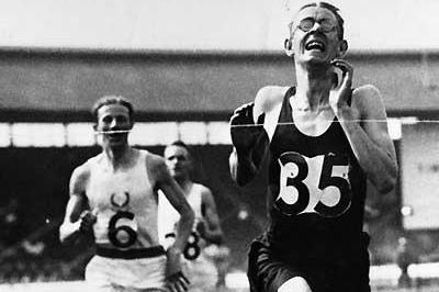 Sydney Wooderson defeats Jack Lovelock (NZL) at London's White City stadium in 1935 (Hulton Archive / Getty Images)