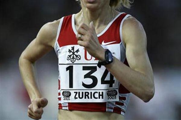 Gabriela Szabo of Romania wins the 3000m in Zurich Golden League meet (Getty Images)