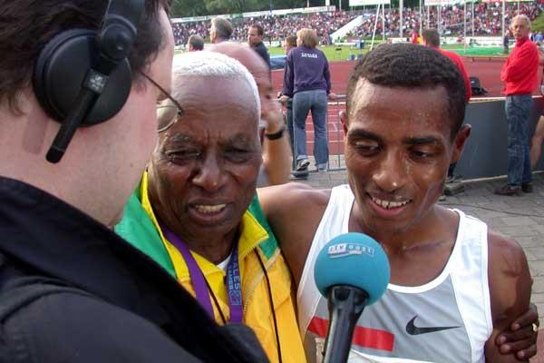 Dr. Woldmeskel Kostre (coach) with Kenenisa Bekele after the World record in Hengelo (c)