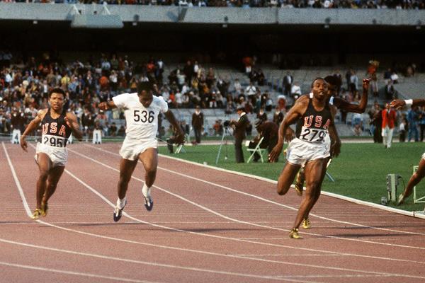 Jim Hines wins the 1968 Olympic 100m title in 9.95 (AFP / Getty Images)
