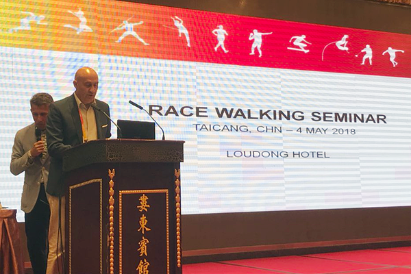 Maurizio Damilano and Robert Korzeniowski at the IAAF Race Walking Seminar in Taicang (IAAF Race Walking Committee)