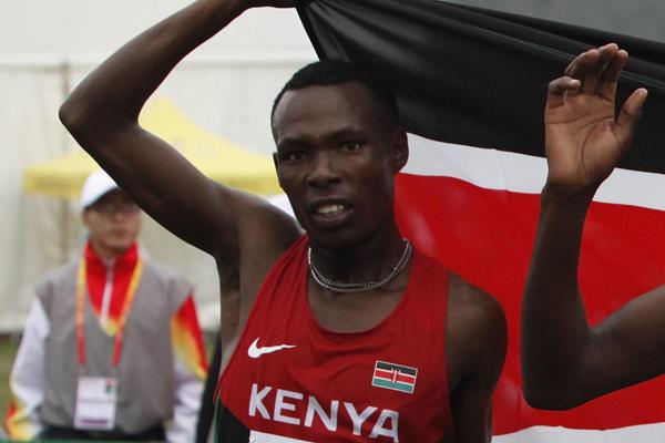 Bedan Karoki celebrates his runner-up finish at the 2015 World Cross Country Championships (Getty Images)
