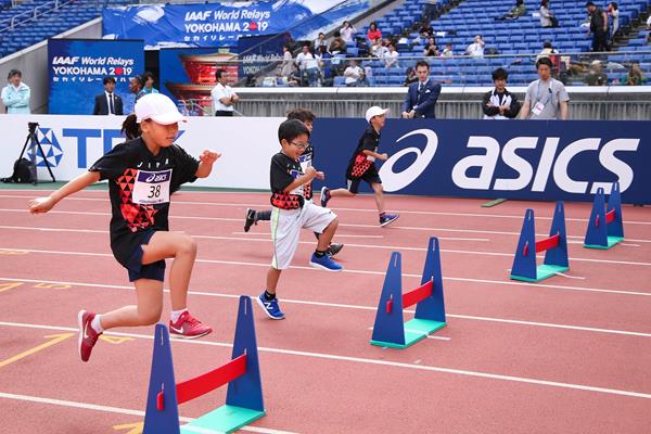Children take part in the Asics Kids Decathlon Challenge in Yokohama (Roger Sedres)