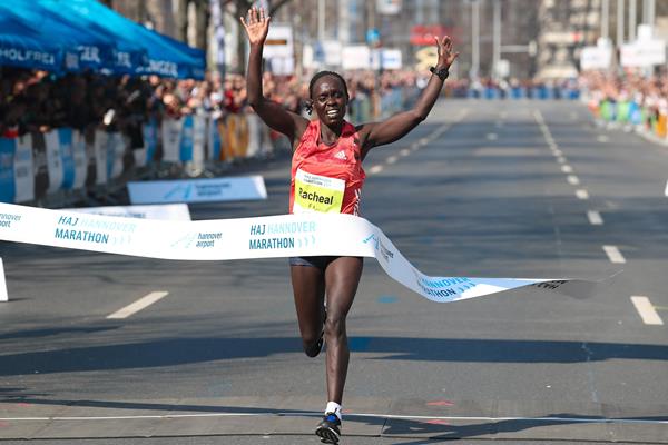 Racheal Mutgaa wins the Hannover Marathon (Victah Sailer/organisers)