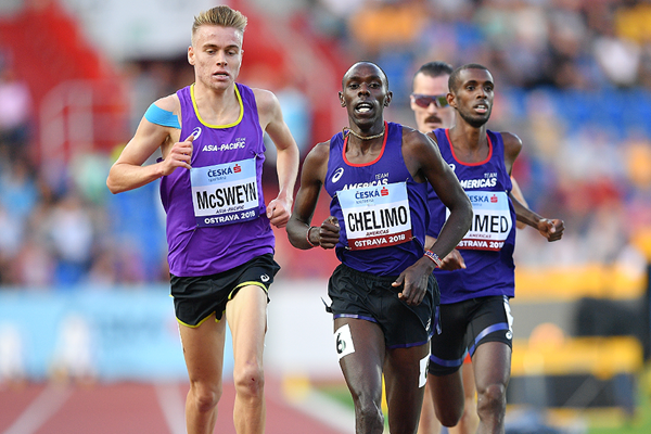 Paul Chelimo leads the 3000m at the IAAF Continental Cup Ostrava 2018 (Getty Images)