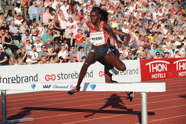 Hyvin Kiyeng en route to victory in Oslo (Giancarlo Colombo)