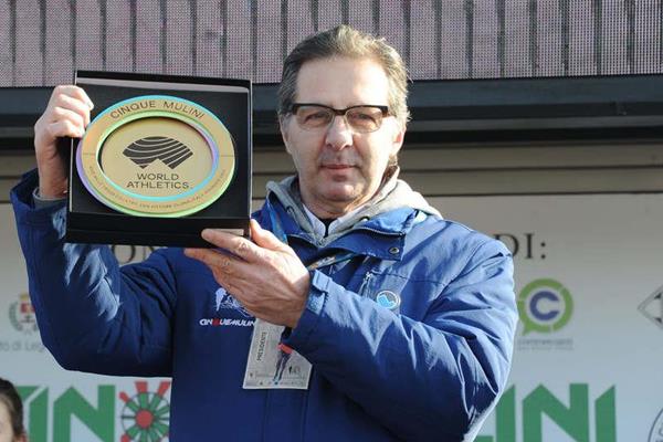 Giuseppe Gallo Stampino, the president of Unione Sportiva San Vittore Olona, with the WA Heritage Plaque (WA Heritage)
